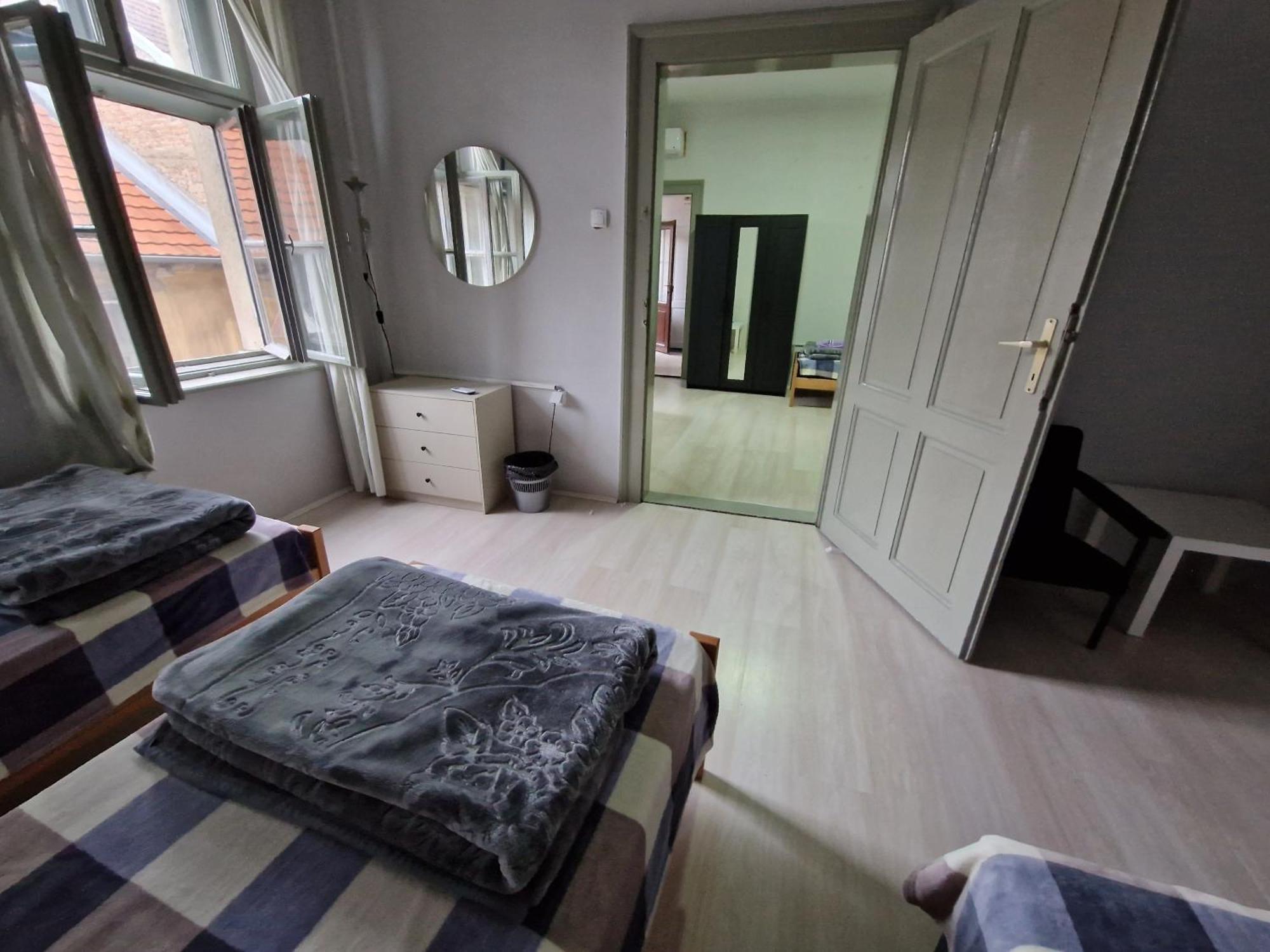 Downtown Belgrade Mixed Beds Hostel Buitenkant foto